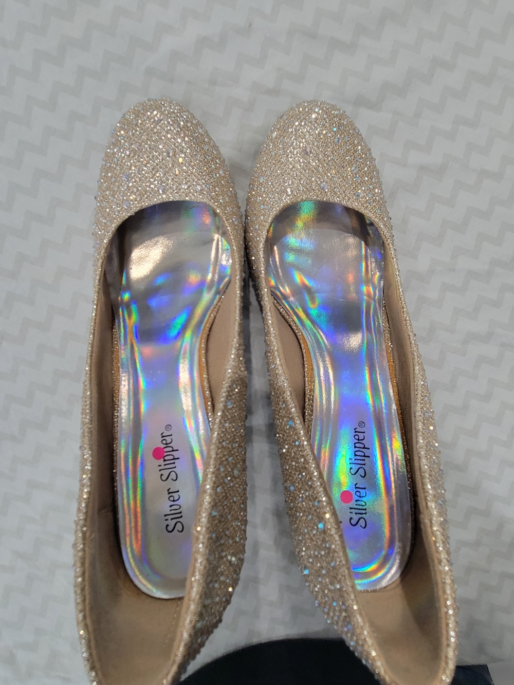 Women's Glitter Round-Toe Pumps in Champagne - Picture 12 of 14